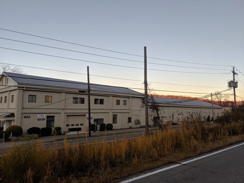 577 N Main St, Brewster Village, NY for lease - Building Photo - Image 1 of 6