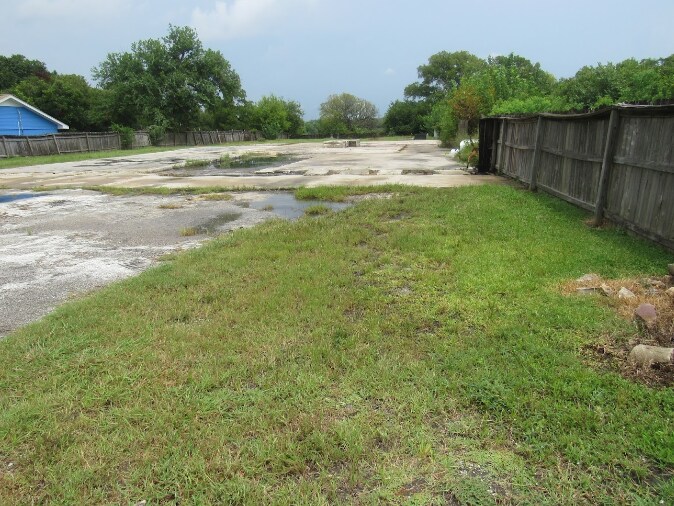 1616 W Texas Ave, Baytown, TX à louer - Photo du bâtiment - Image 2 de 2