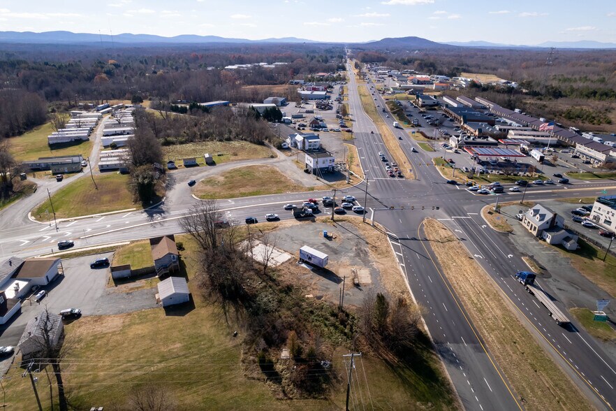 8964 Seminole Trail Trl, Ruckersville, VA à louer - Photo du bâtiment - Image 3 de 25