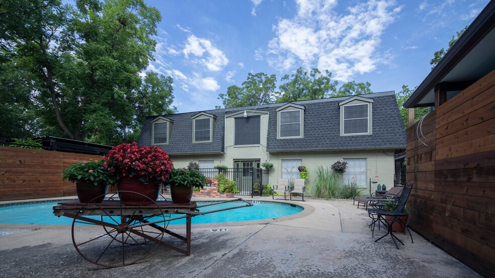 North Locust Street Properties portefeuille de 5 propriétés à vendre sur LoopNet.ca - Photo du bâtiment - Image 2 de 66