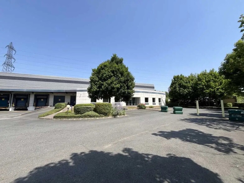 Office in Lisses for lease - Building Photo - Image 2 of 13