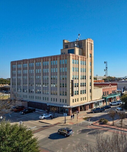 219 N Main St, Bryan, TX à louer - Photo du bâtiment - Image 3 de 57