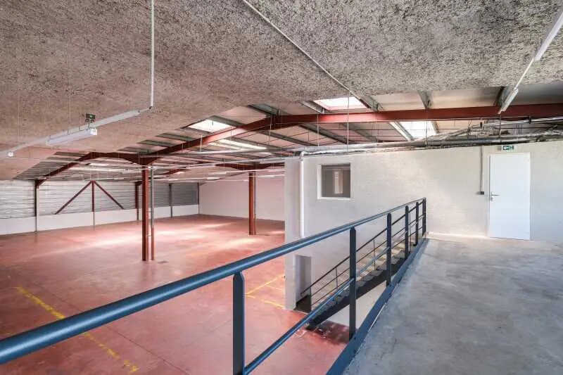 Office in Corbas for lease - Interior Photo - Image 3 of 14