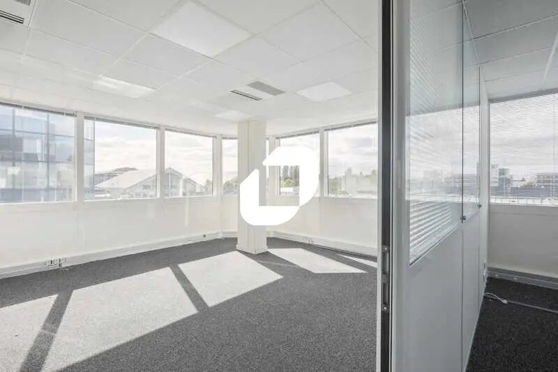23 Avenue Louis Bréguet, Vélizy-Villacoublay for lease - Interior Photo - Image 3 of 12