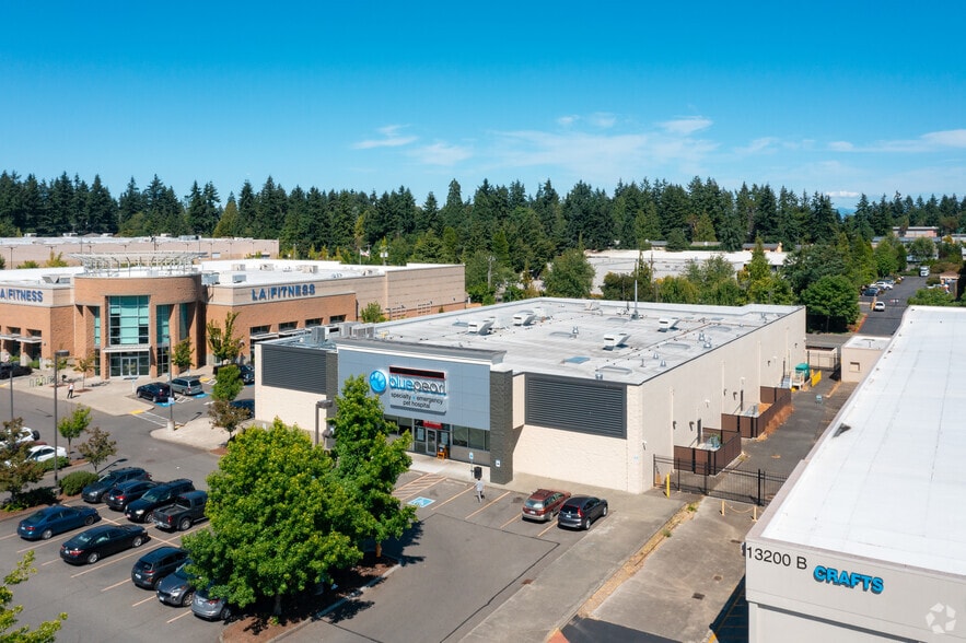 13240 Aurora Ave N, Seattle, WA for lease - Building Photo - Image 2 of 4