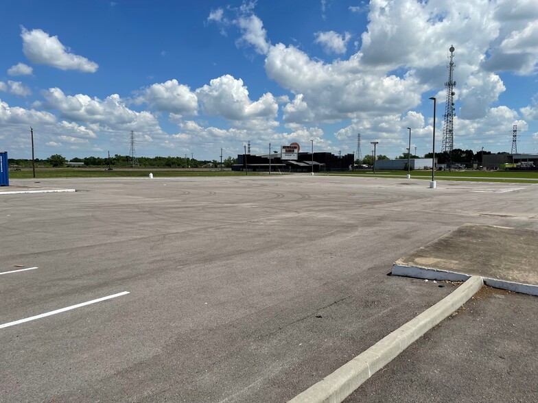 3803 Avenue H, Rosenberg, TX for lease - Building Photo - Image 2 of 2