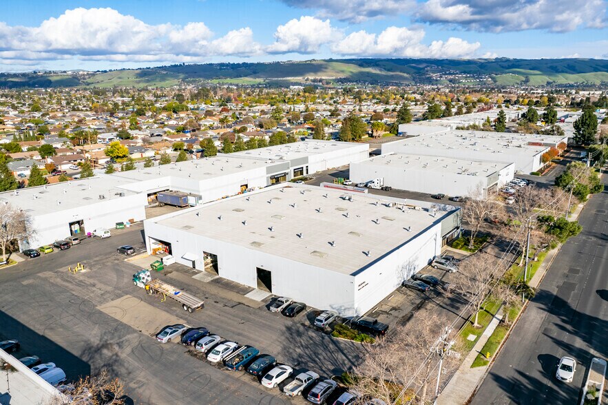 2353 Industrial Pky W, Hayward, CA à louer - Aérien - Image 2 de 7