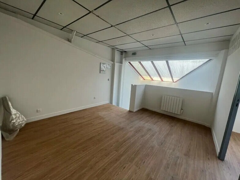 Flex in Collégien for lease - Interior Photo - Image 3 of 5