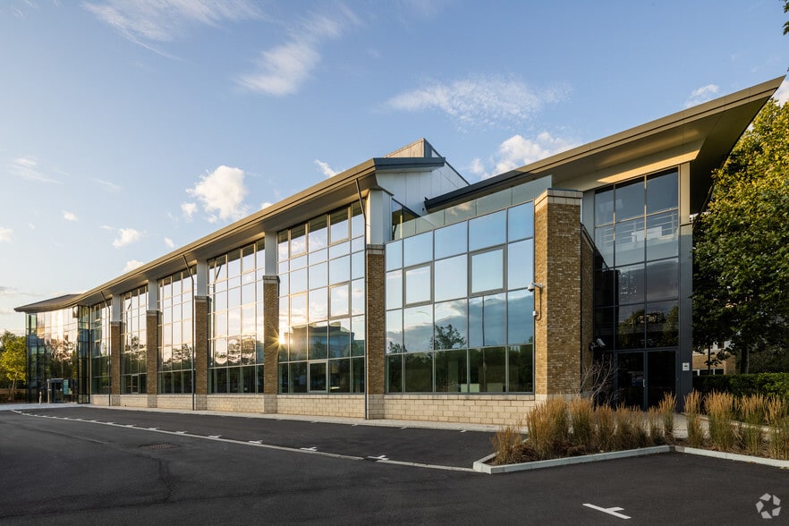 400 Dashwood Lang Rd, Addlestone à louer - Photo du bâtiment - Image 3 de 15