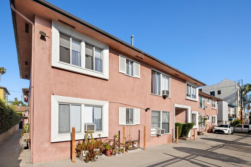 1640 N Harvard Blvd, Los Angeles, CA à vendre - Photo du bâtiment - Image 2 de 9