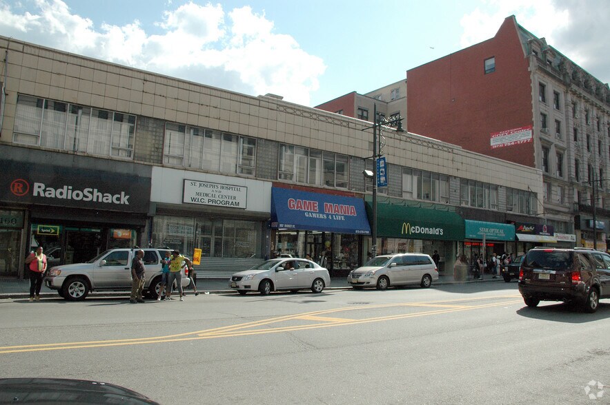 158-168 Market St, Paterson, NJ à louer - Photo du bâtiment - Image 2 de 3