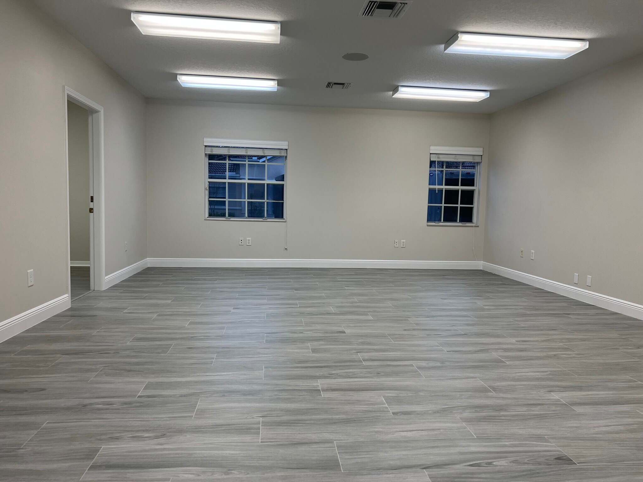 16578 N Dale Mabry Hwy, Tampa, FL à louer Photo du bâtiment- Image 1 de 30