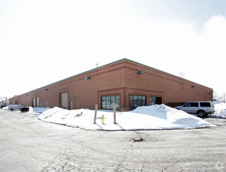 733-747 Kimberly Dr, Carol Stream, IL à louer - Photo du bâtiment - Image 2 de 7