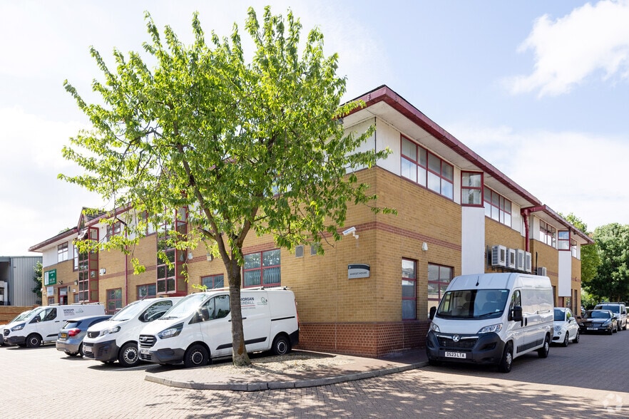 Trinity Way, London for lease - Primary Photo - Image 1 of 2