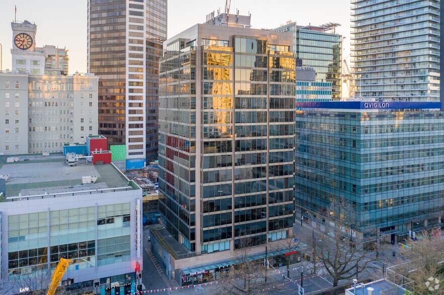 605 Robson St, Vancouver, BC à louer - Photo du bâtiment - Image 2 de 8