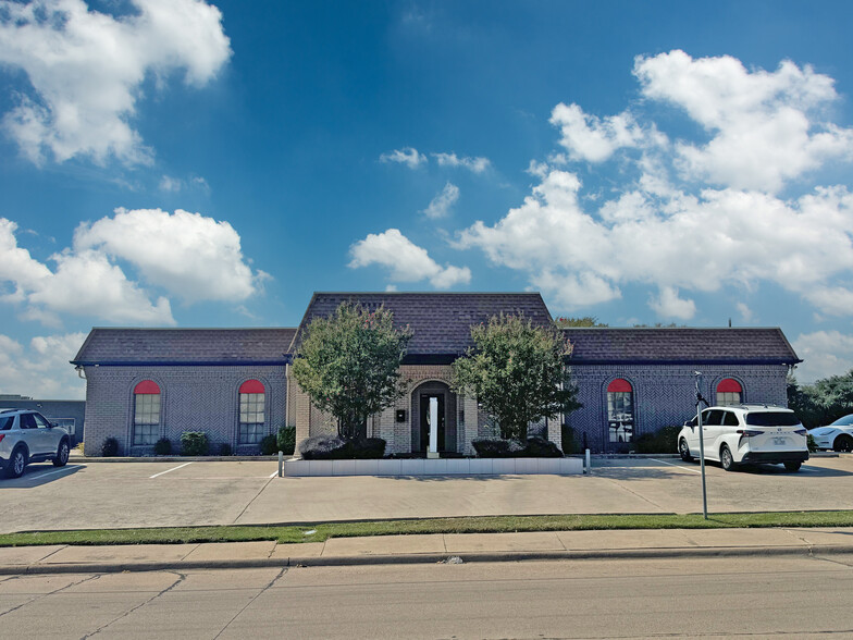 2511 Texas Dr, Irving, TX for lease - Building Photo - Image 1 of 7