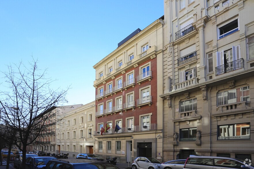 Calle de Alcalá Galiano, Madrid, Madrid à louer - Photo principale - Image 1 de 2