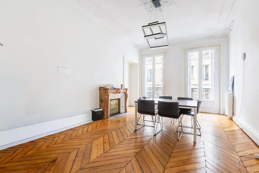 24 Rue René Boulanger, Paris for lease - Interior Photo - Image 3 of 8