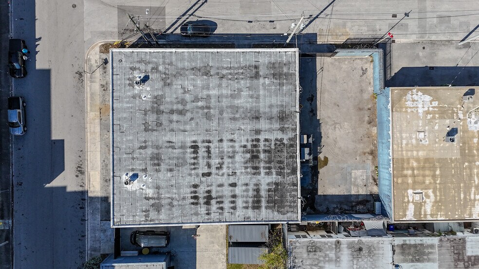 743-749 NW 23rd St, Miami, FL à vendre - Photo du bâtiment - Image 3 de 28