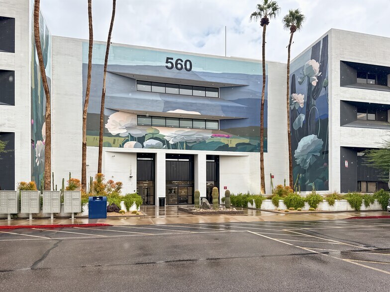 560 W Brown Rd, Mesa, AZ à louer - Photo du bâtiment - Image 3 de 18