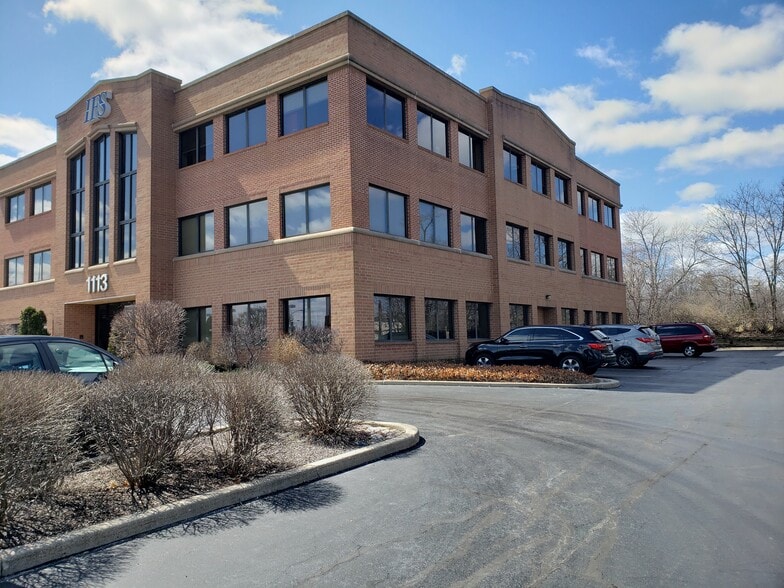 1113 S Milwaukee Ave, Libertyville, IL for lease - Building Photo - Image 2 of 9