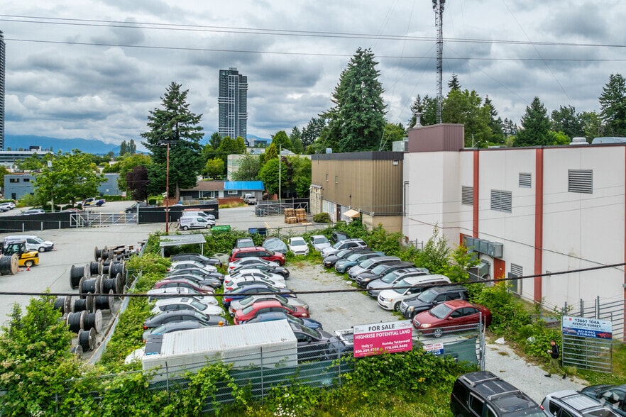13661 104A Av, Surrey, BC for lease - Primary Photo - Image 1 of 3