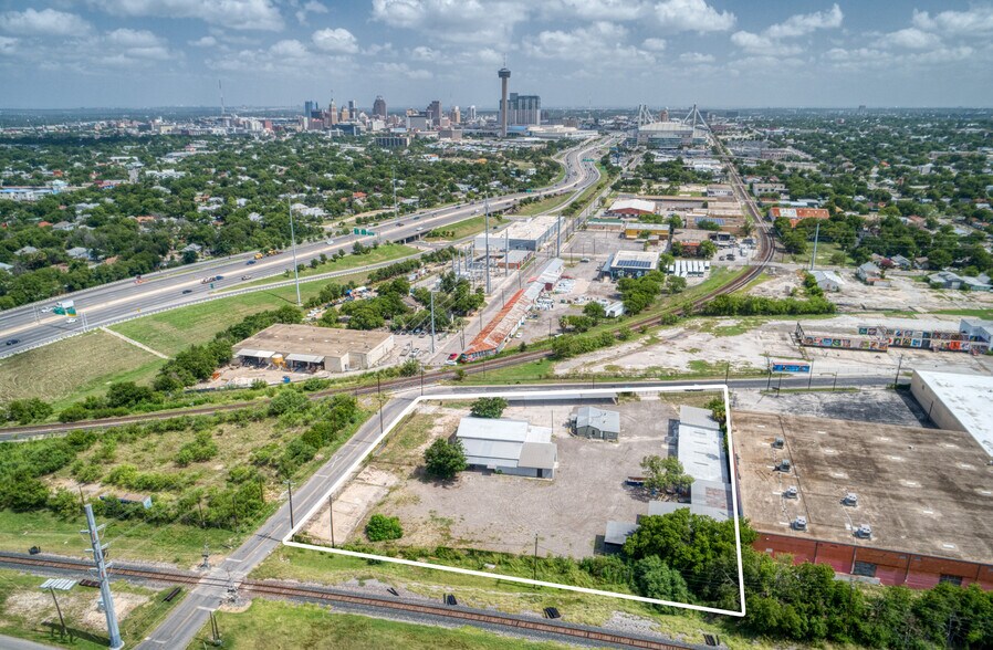 1402 Hoefgen Ave, San Antonio, TX à vendre - Photo du bâtiment - Image 1 de 30