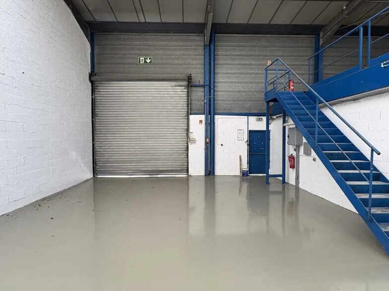 Office in Chassieu for lease - Interior Photo - Image 2 of 12