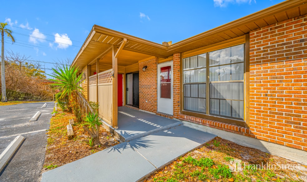 7110 Tudor Ln, Port Richey, FL for sale - Building Photo - Image 3 of 15