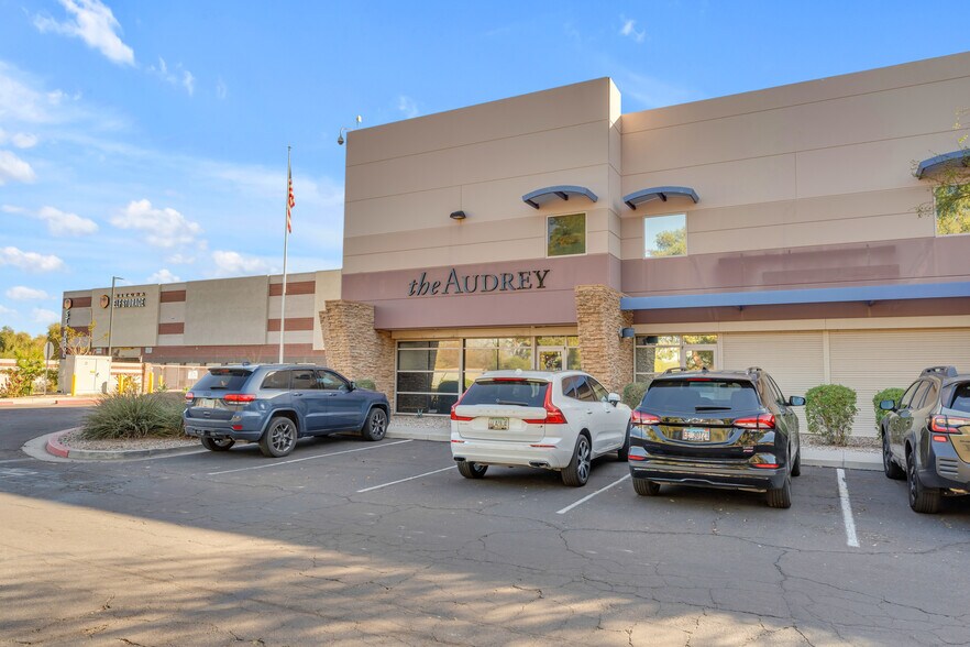 9299 W Olive Ave, Peoria, AZ à louer - Photo du bâtiment - Image 2 de 6