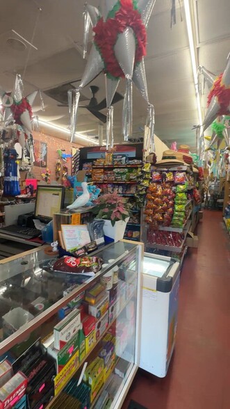 1745 Drew St, Clearwater, FL for sale - Commercial Listing Video - Image 2 of 9