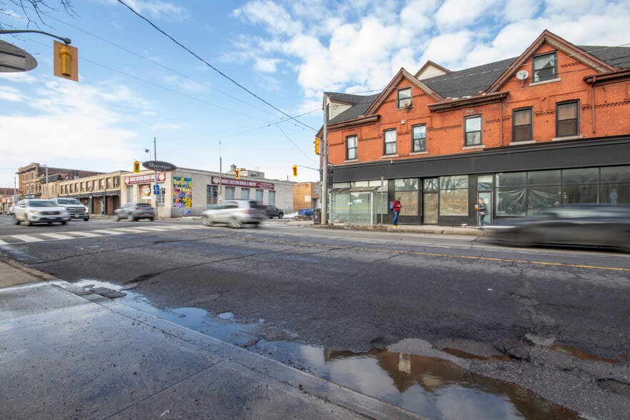675-679 Barton St E, Hamilton, ON for lease - Building Photo - Image 3 of 5