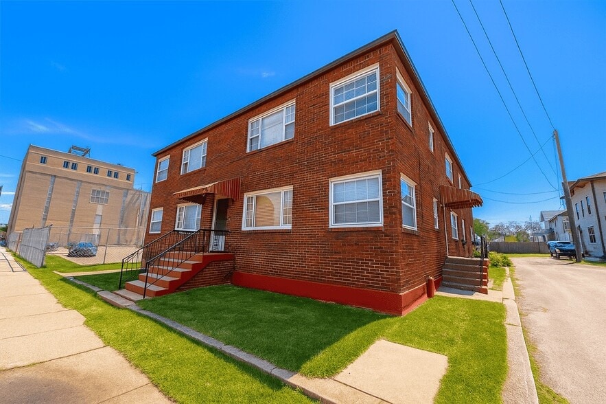 223 W Washington Ave, Jackson, MI for sale - Building Photo - Image 1 of 20