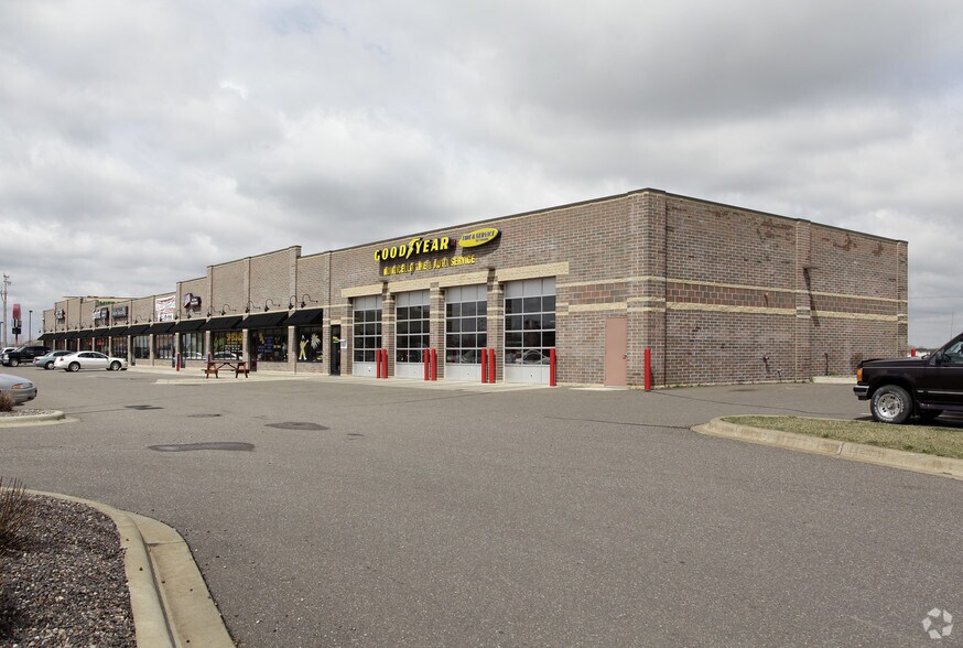 4081-4111 Cedar St, Monticello, MN à louer - Photo du bâtiment - Image 2 de 4