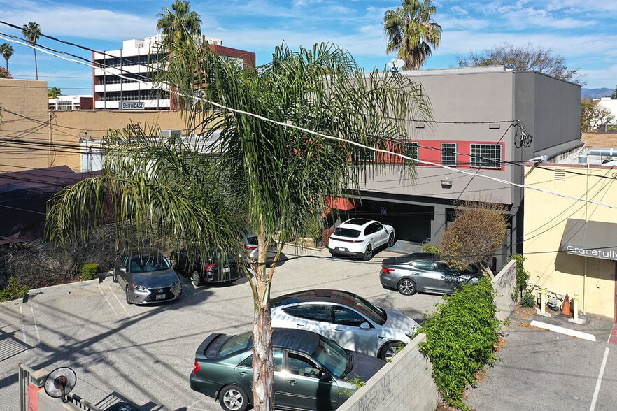 13946 Ventura Blvd, Van Nuys, CA for lease - Building Photo - Image 3 of 14