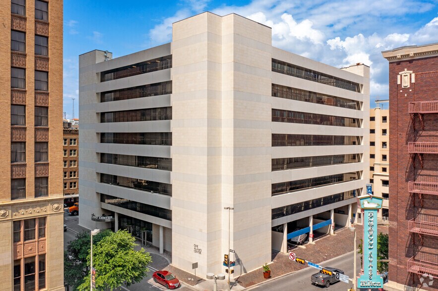 106 S Saint Marys St, San Antonio, TX à louer - Photo du bâtiment - Image 1 de 12