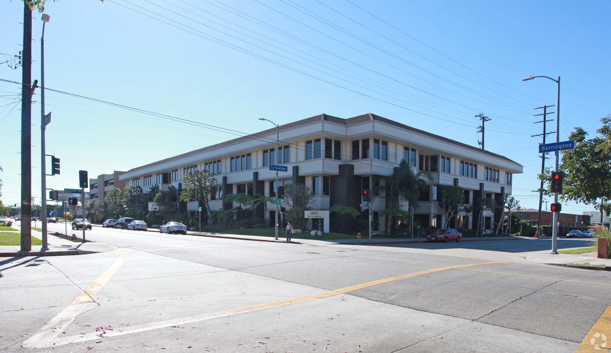 2001 S Barrington Ave, Los Angeles, CA à louer Photo du bâtiment- Image 1 de 11