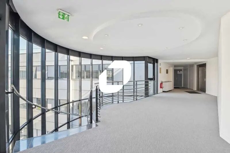 Office in Gennevilliers for lease - Interior Photo - Image 2 of 10