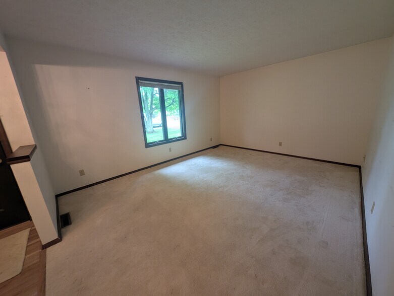 1002 IN-114, North Manchester, IN à vendre - Photo du bâtiment - Image 2 de 50