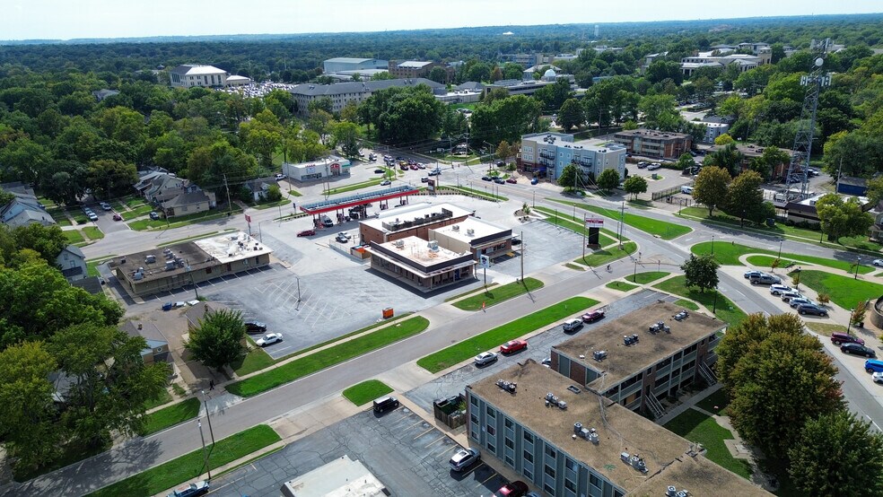1634 SW Washburn Ave, Topeka, KS for sale - Building Photo - Image 3 of 6