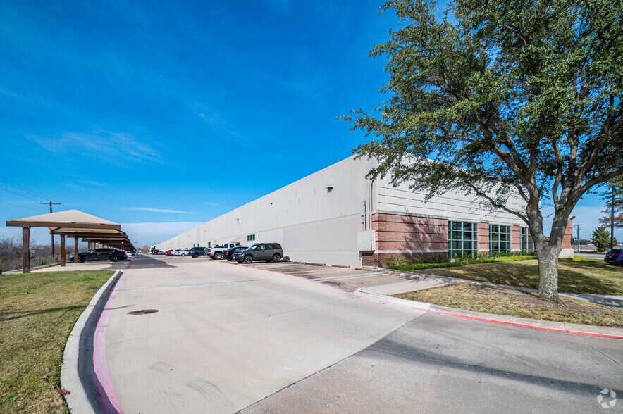 7501 Esters Blvd, Irving, TX à louer - Photo du bâtiment - Image 3 de 4