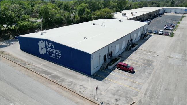 Plus de détails pour 2402-2404 Blue Smoke Ct, Fort Worth, TX - Industriel à louer