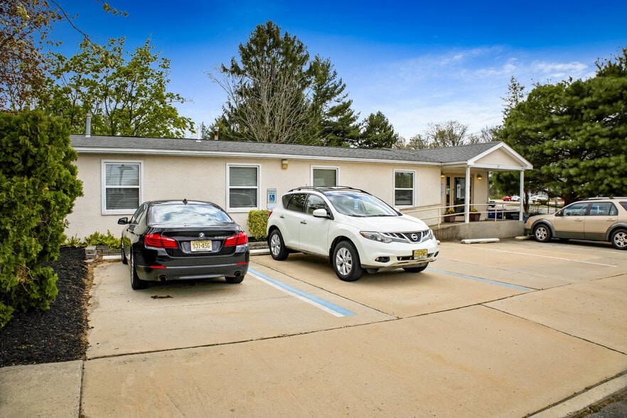 2A Rose St, Willingboro, NJ for lease - Building Photo - Image 2 of 9