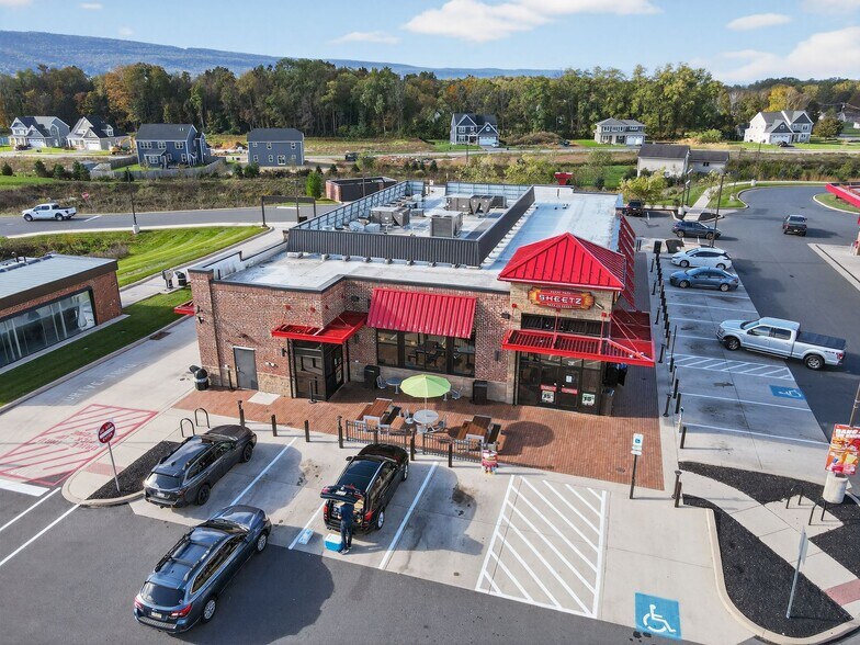 3261 W College Ave, State College, PA à vendre - Photo du bâtiment - Image 2 de 9