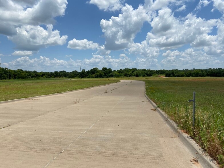 7450 NE 23rd St, Oklahoma City, OK for sale - Building Photo - Image 2 of 7