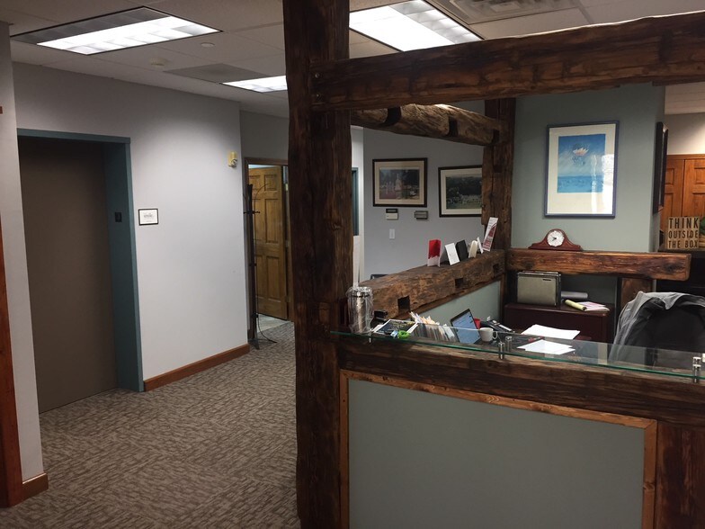 1 Center St, Southington, CT à louer - Photo intérieure - Image 3 de 9