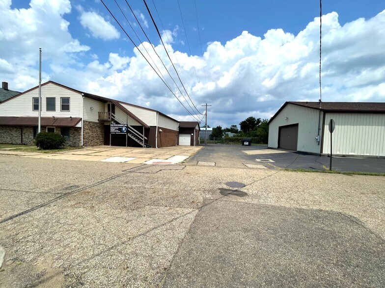 1107 Melchoir Pl & 806 Cook Ave portefeuille de 2 propriétés à vendre sur LoopNet.ca - Photo du bâtiment - Image 1 de 28