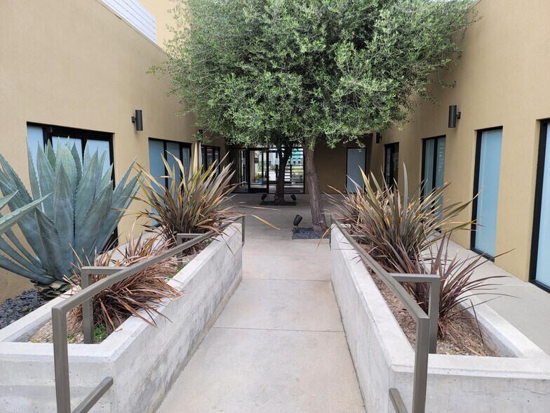 3745 Long Beach Blvd, Long Beach, CA à louer - Photo du bâtiment - Image 2 de 5