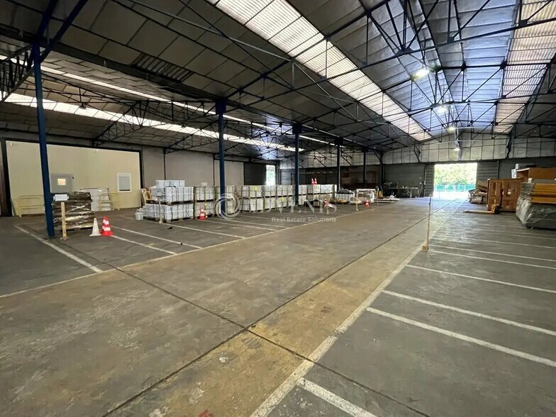 Industrial in Saint-Jean-de-Braye for lease - Building Photo - Image 1 of 11