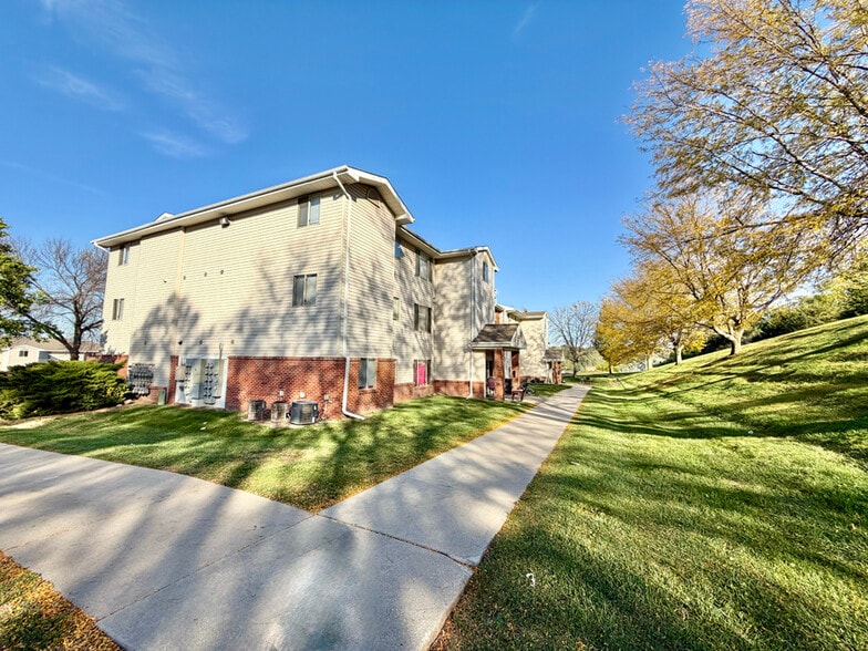 904-908 Kasper St, Bellevue, NE for sale - Building Photo - Image 3 of 21